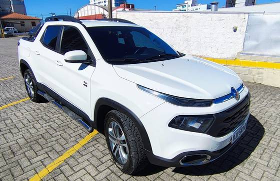 FIAT TORO 2.0 16V TURBO DIESEL FREEDOM 4WD AT9 FIAT TORO 2.0 16V TURBO DIESEL FREEDOM 4WD AT9